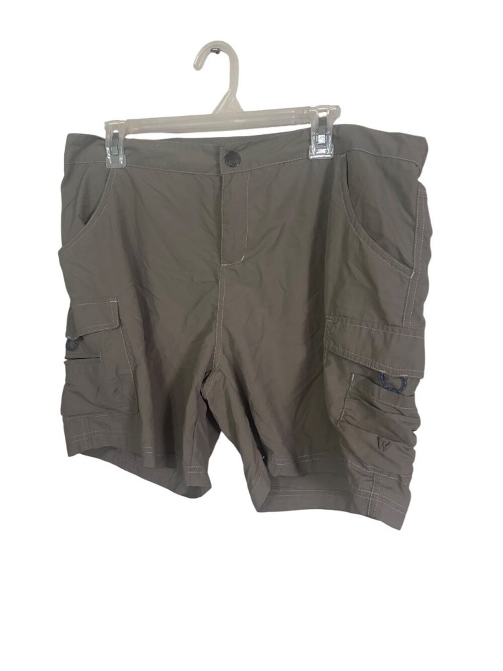 White Sierra green cargo shorts with elastic panels size XL